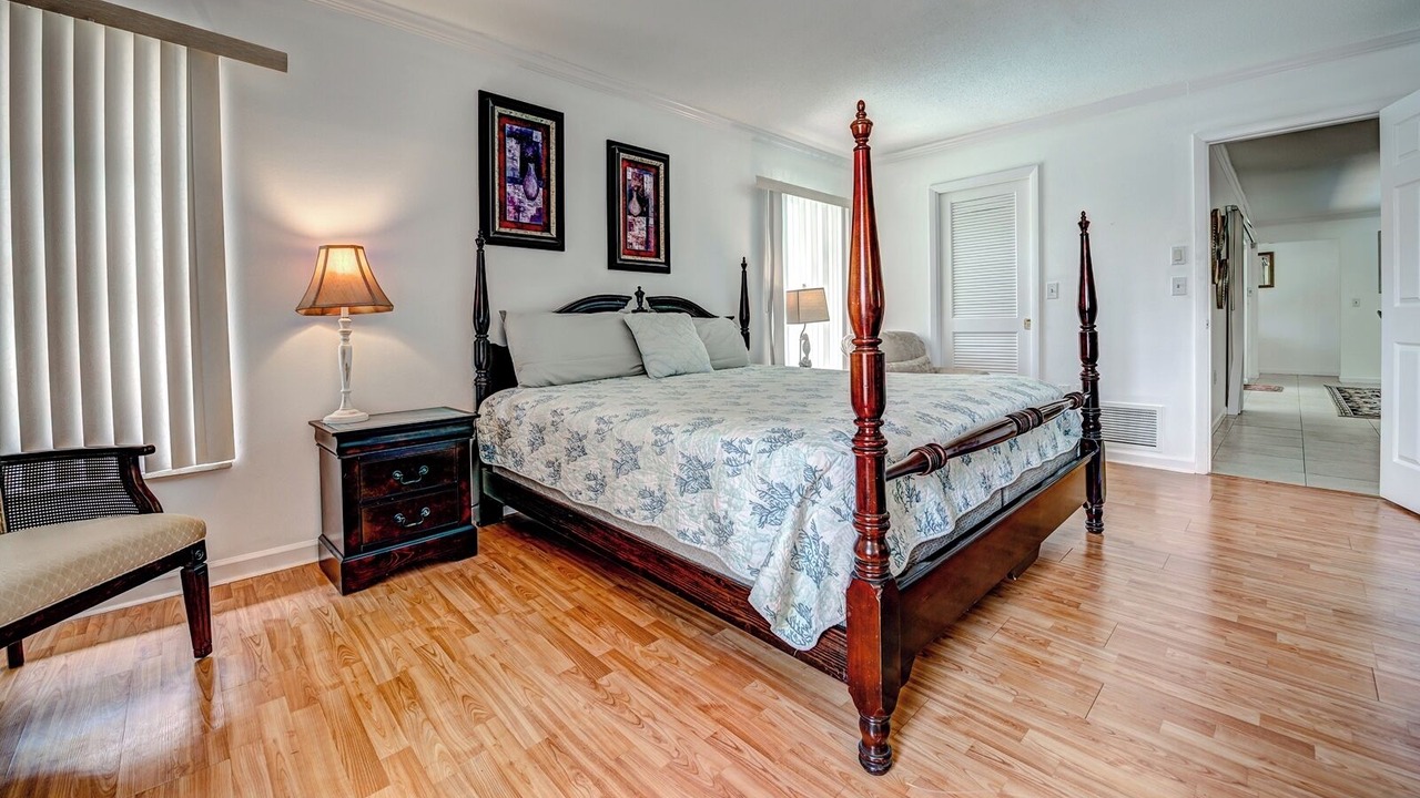 Photo of Bedroom in Venice Gardens