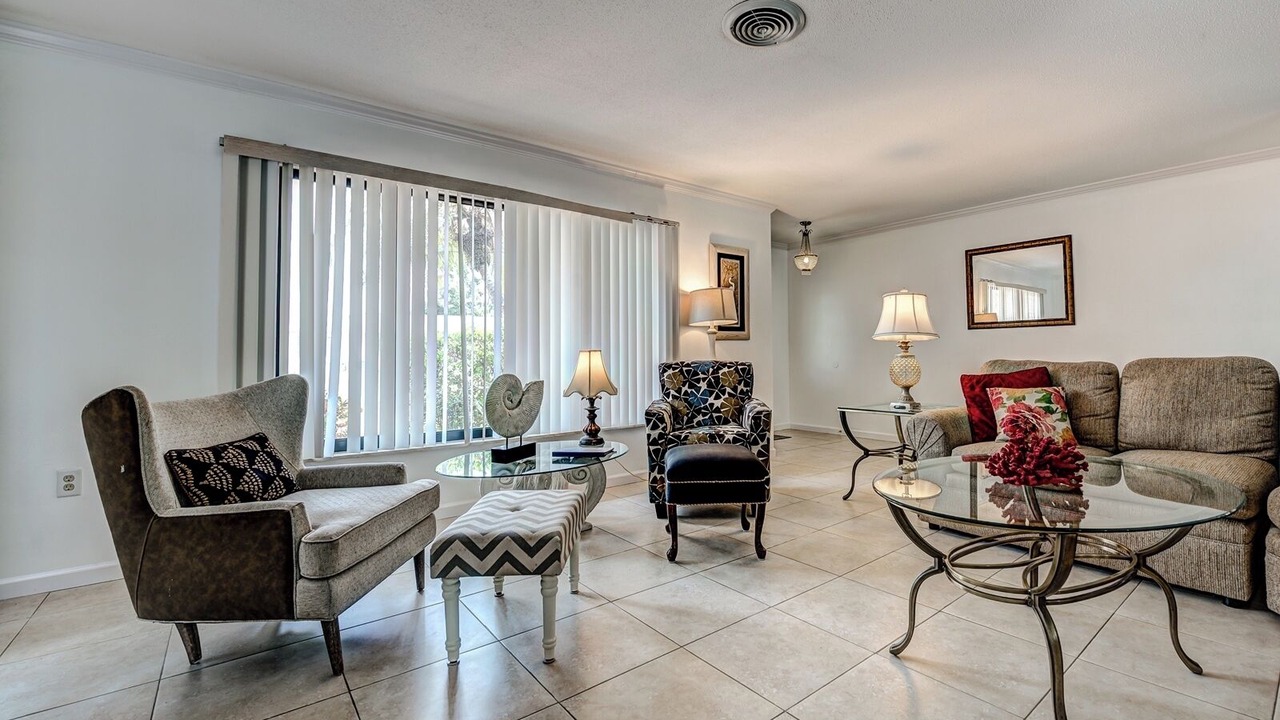 Photo of Livingroom in Venice Gardens