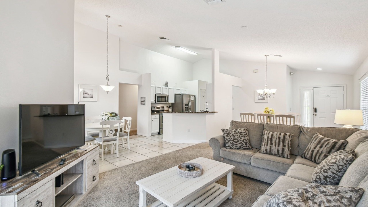 Photo of Livingroom in Lake Berkley