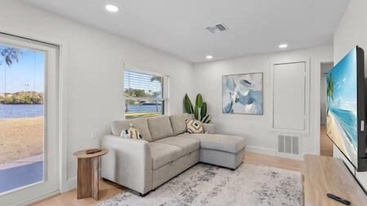 Photo of Livingroom in Tarpon Springs