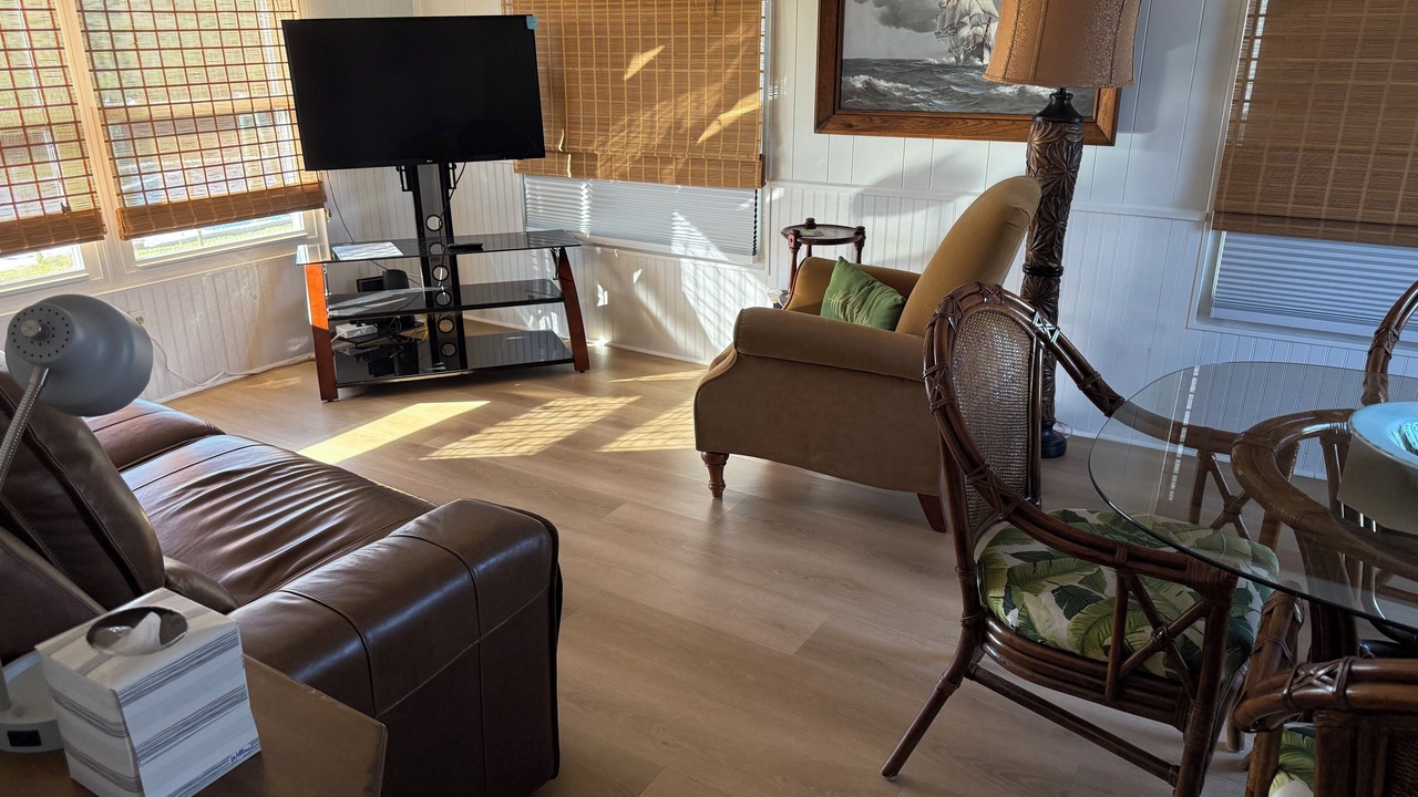 Photo of Livingroom in Signal Cove