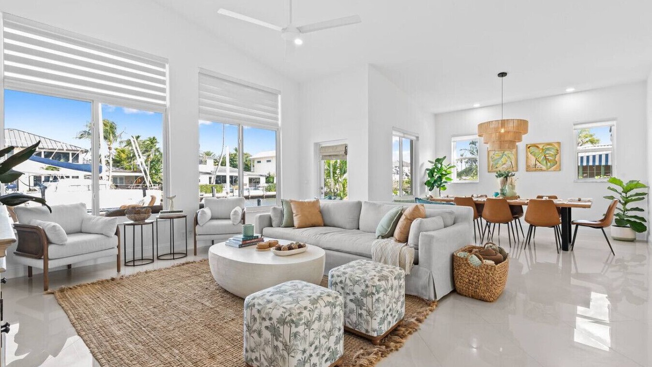 Photo of Livingroom in The Cove