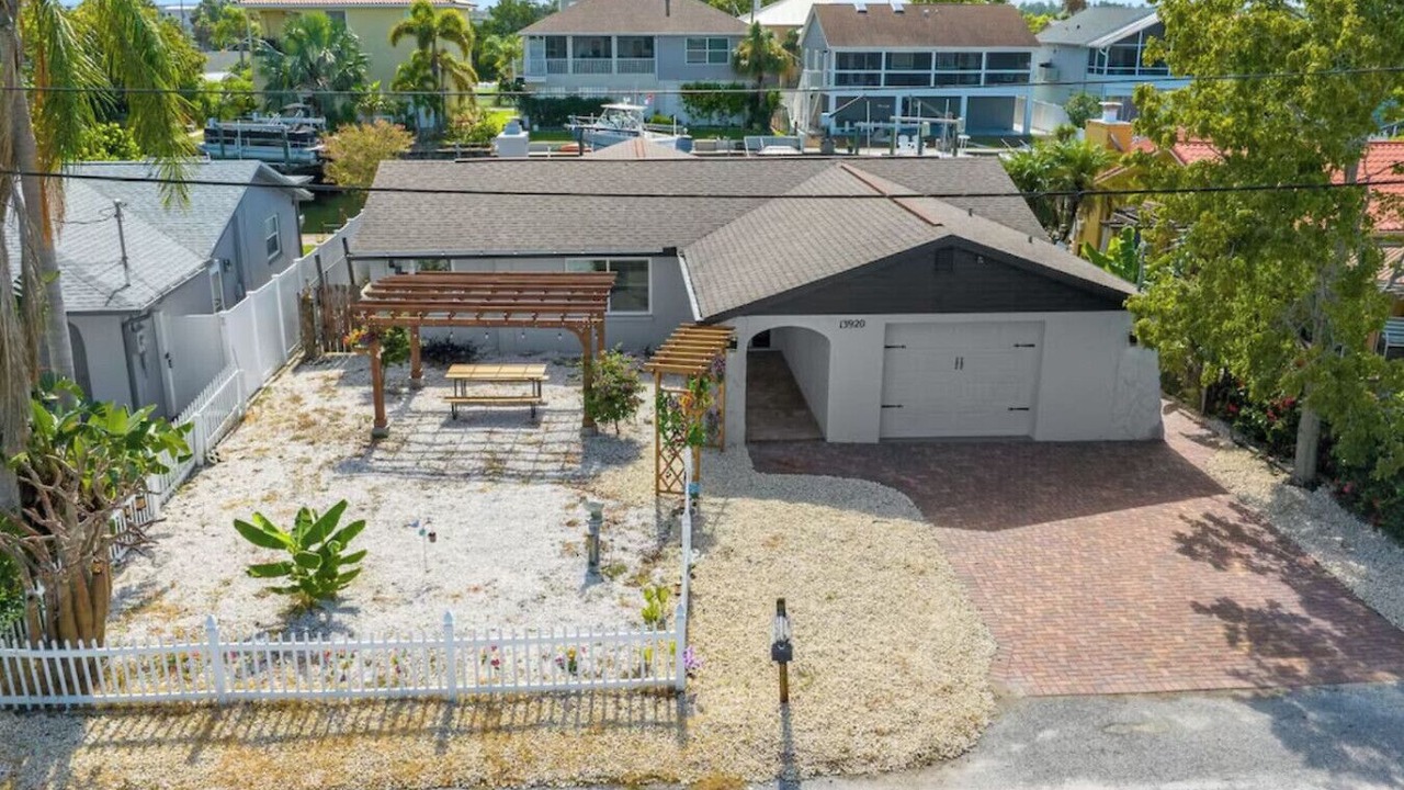 Photo of Outdoor in Hudson Beach Estates