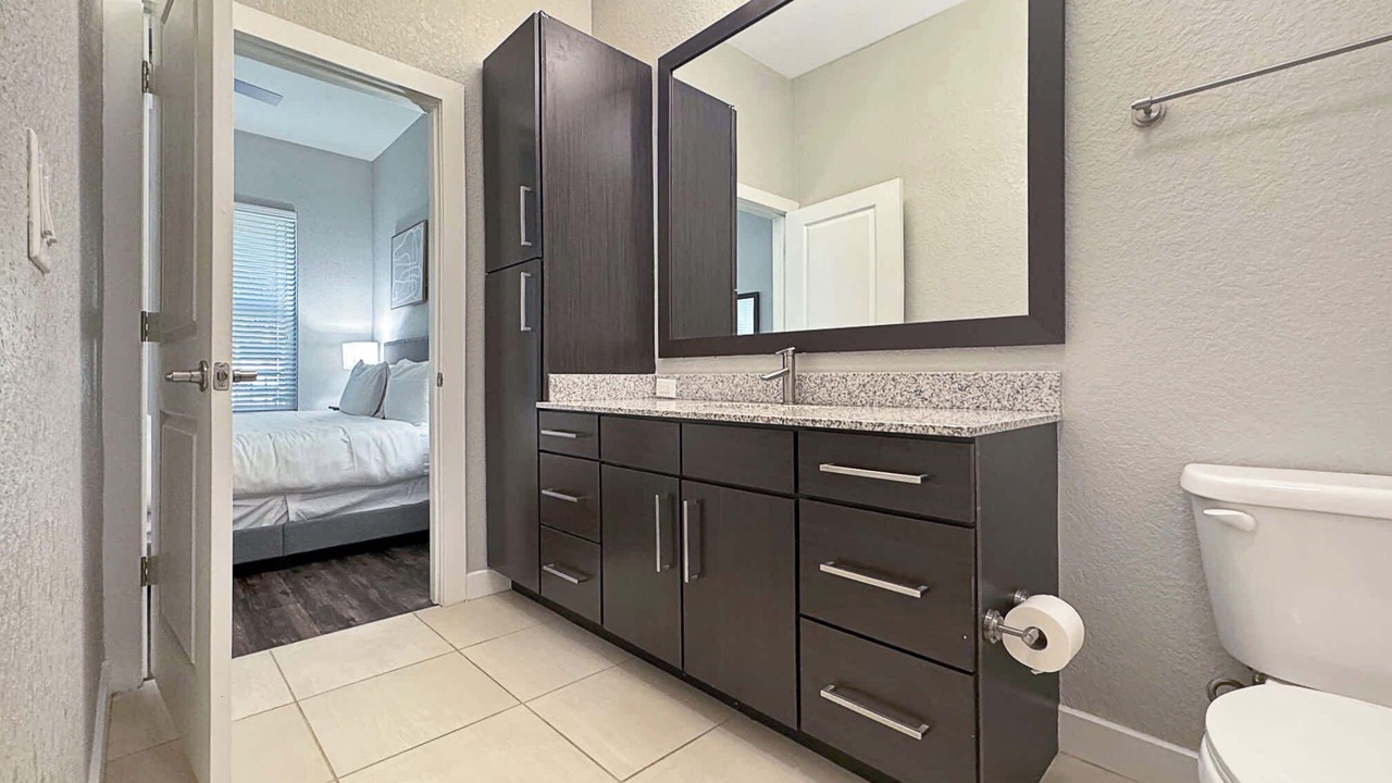 Photo of Bathroom in Carver City - Lincoln Gardens