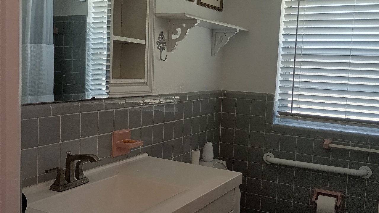 Photo of Bathroom in West De Land