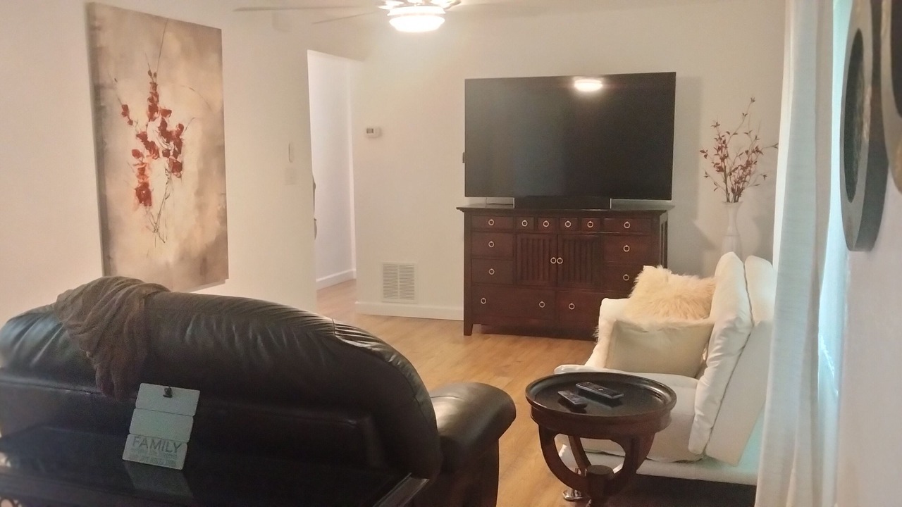 Photo of Livingroom in West De Land