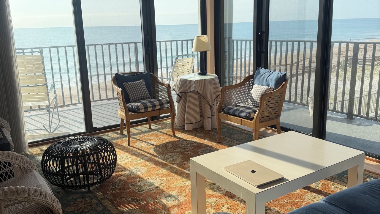 Photo of Livingroom in Central Beach