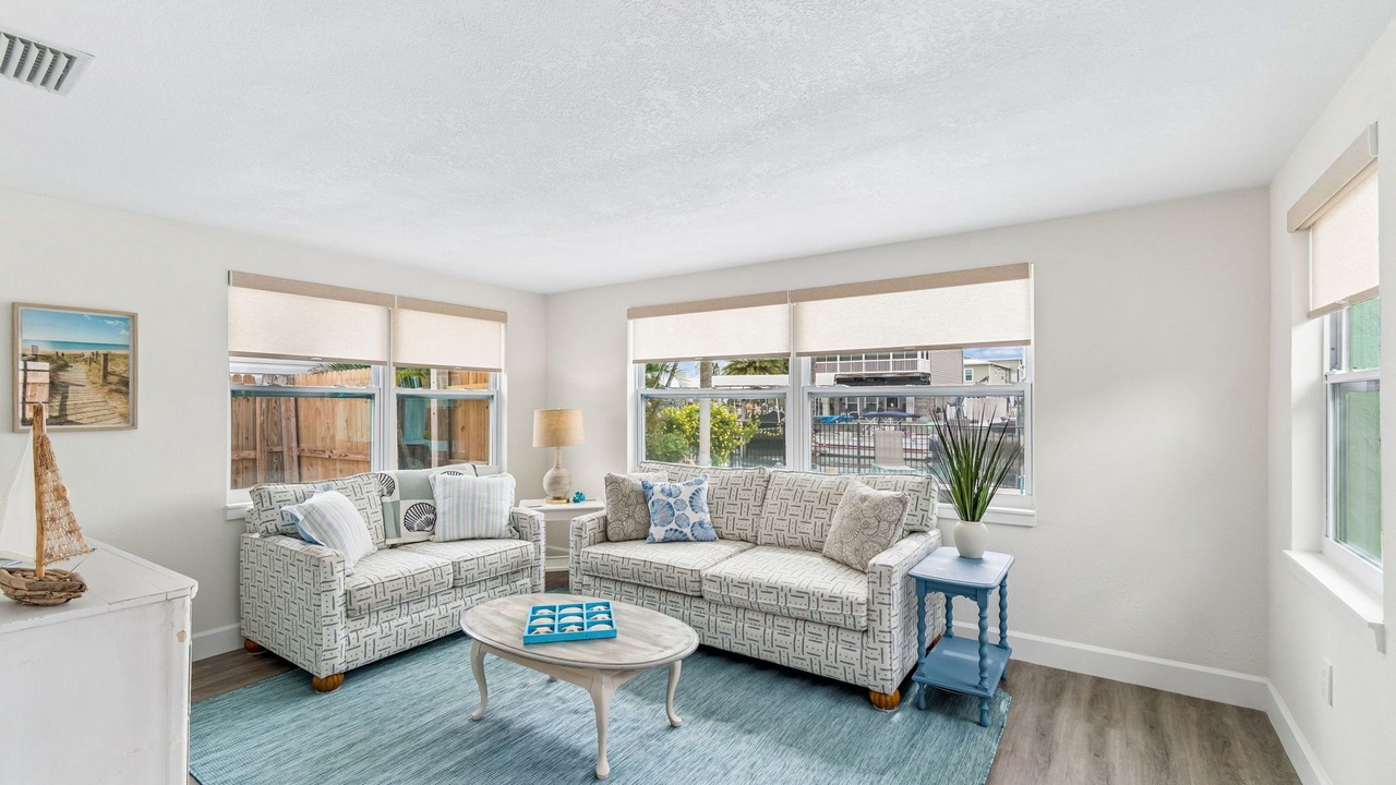 Photo of Livingroom in Hudson Beach Estates