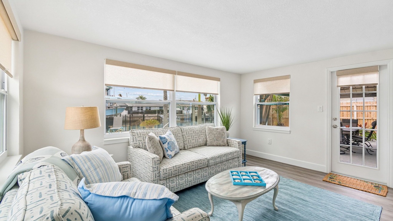Photo of Livingroom in Hudson Beach Estates