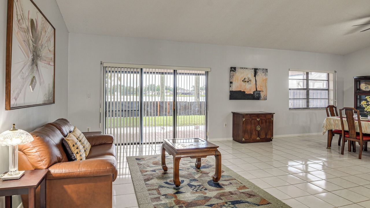 Photo of Livingroom in Davie