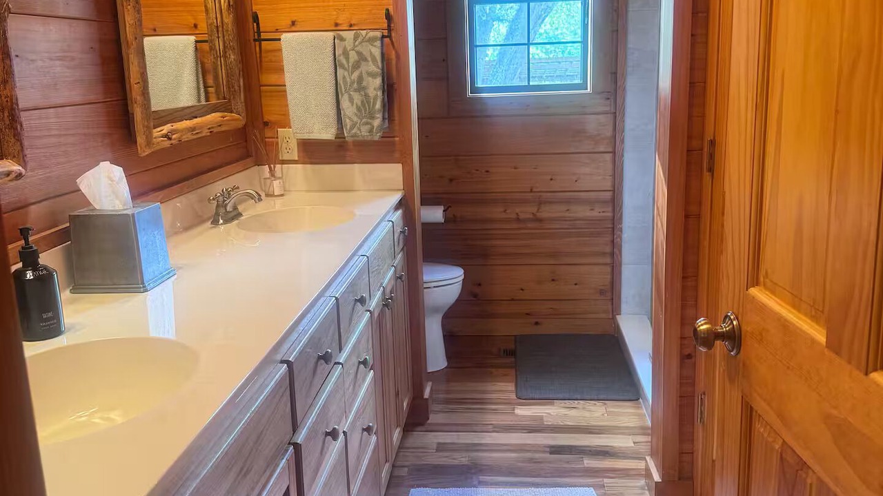 Photo of Bathroom in Brooks County