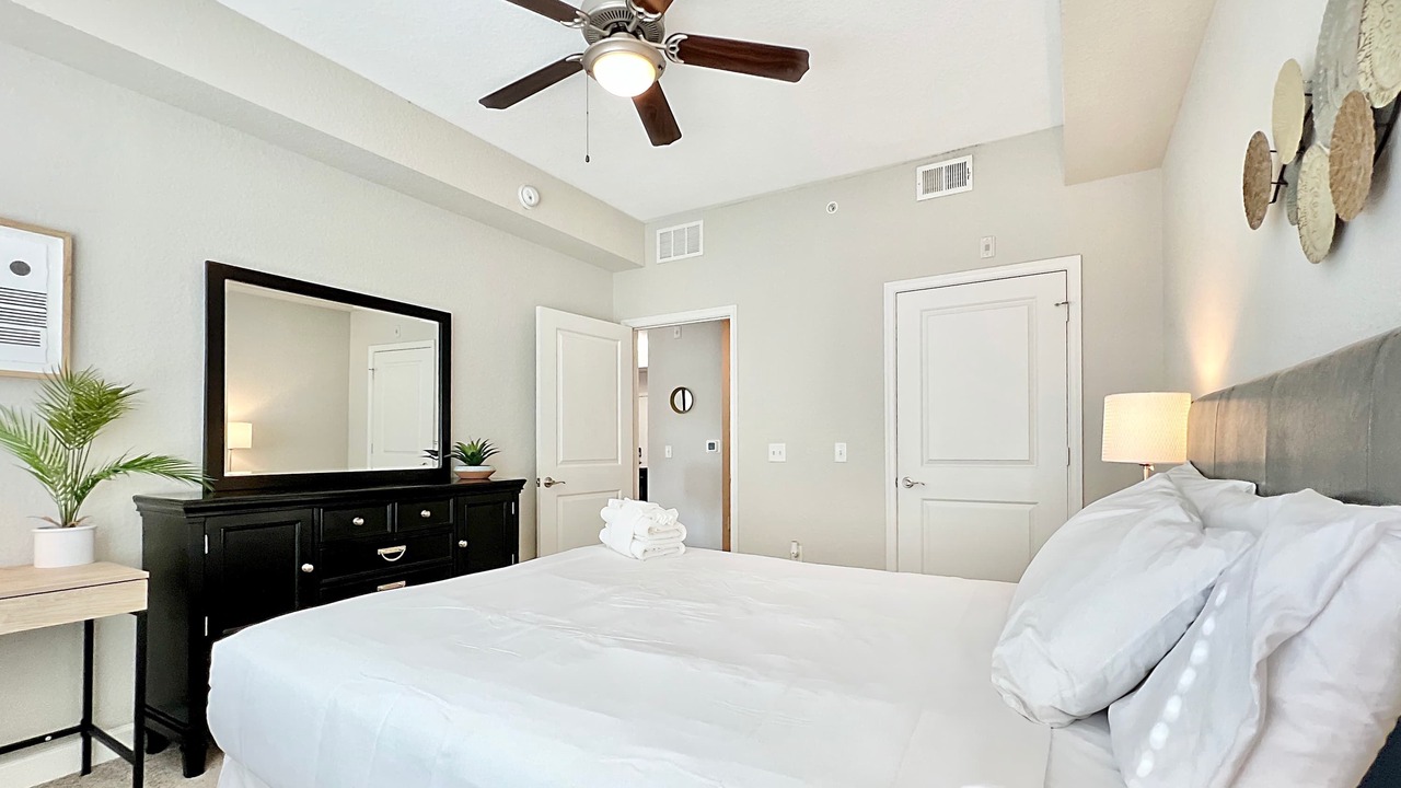 Photo of Bedroom in Carver City - Lincoln Gardens
