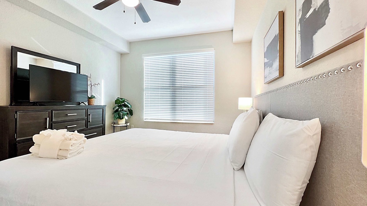 Photo of Bedroom in Carver City - Lincoln Gardens