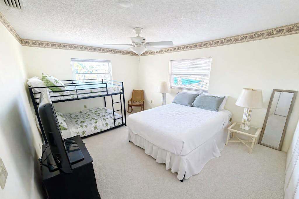 Photo of Bedroom in Sorrento Shores