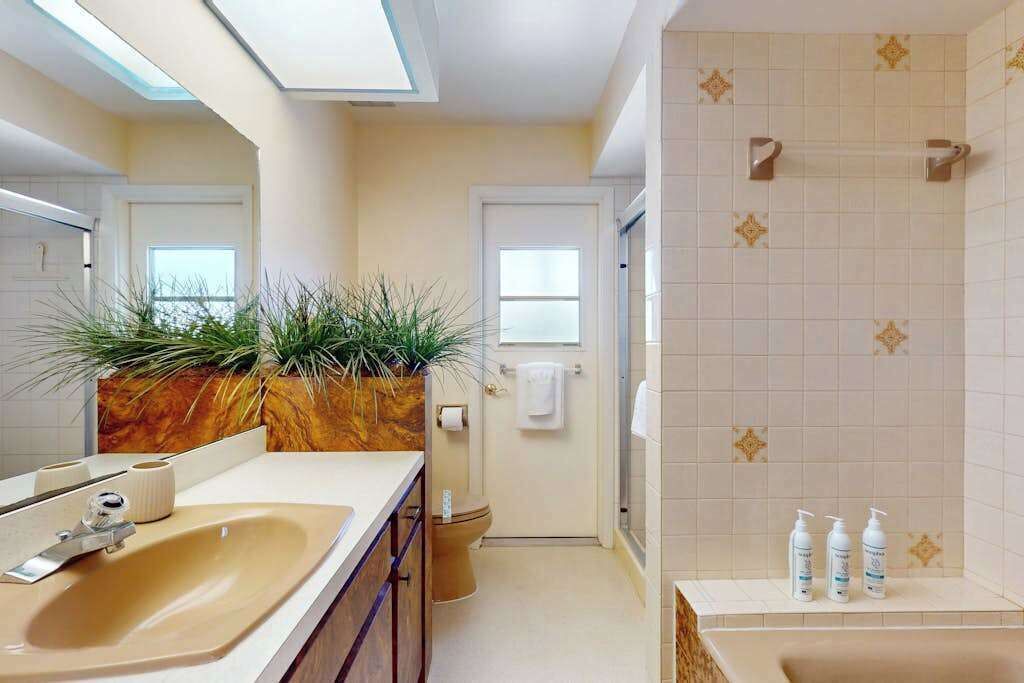 Photo of Bathroom in Sorrento Shores