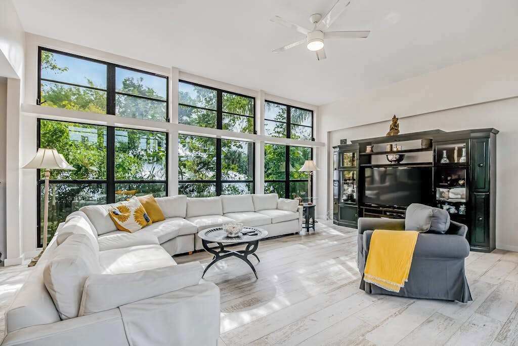 Photo of Livingroom in Longbeach Village