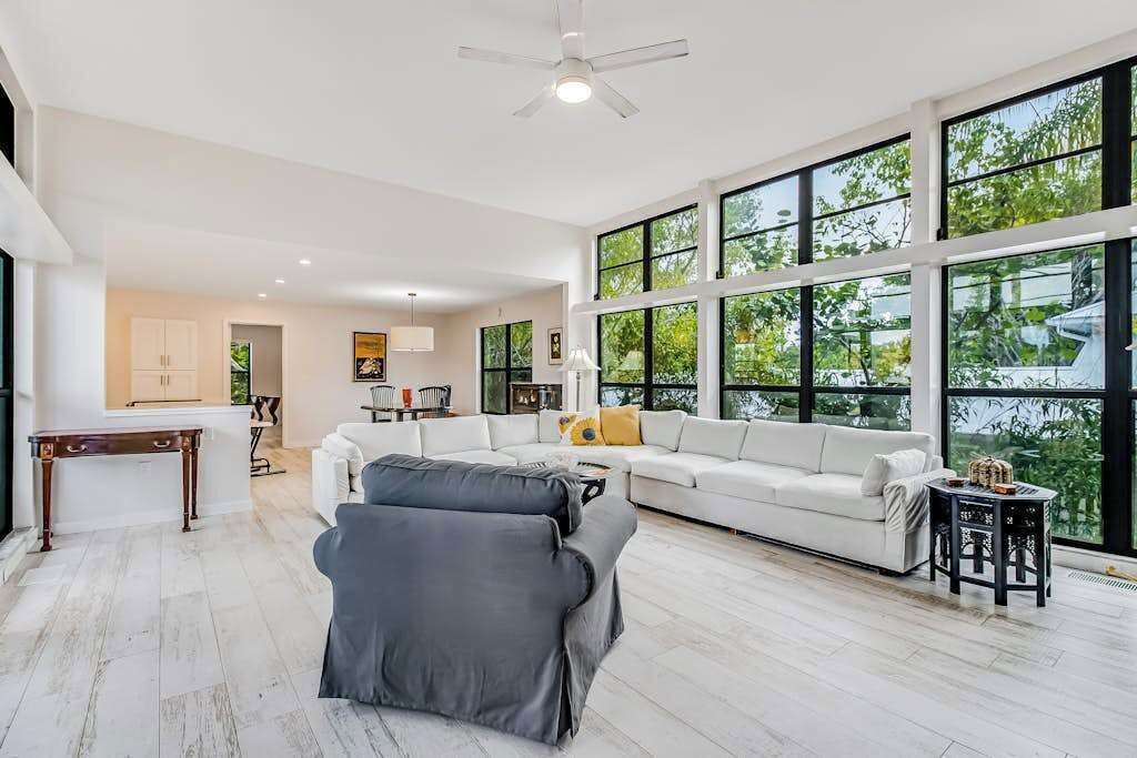 Photo of Livingroom in Longbeach Village