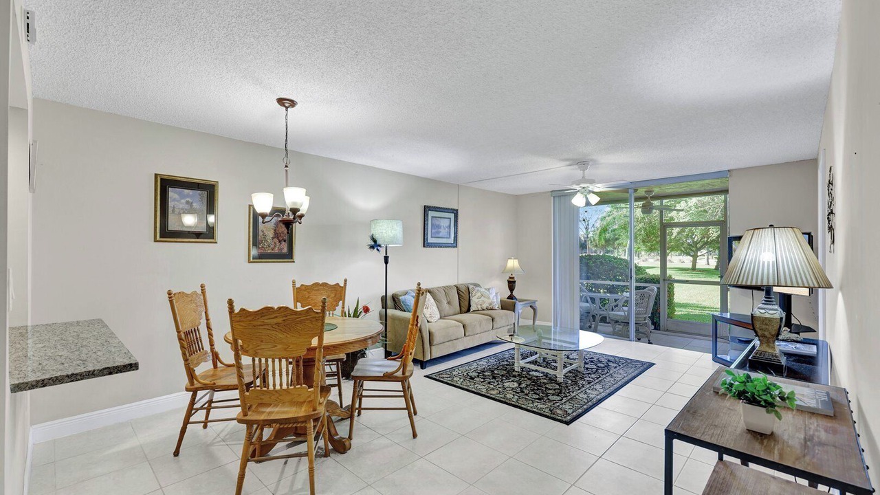 Photo of Livingroom in Central Naples