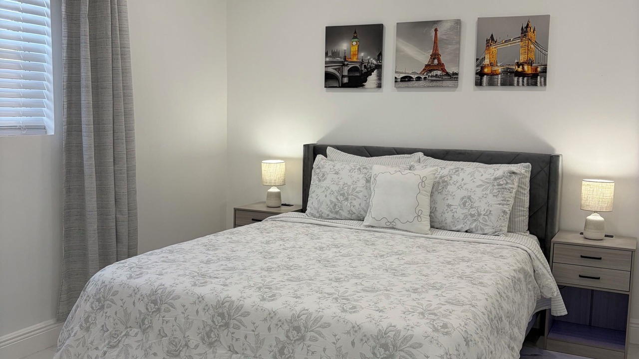 Photo of Bedroom in North Lauderdale
