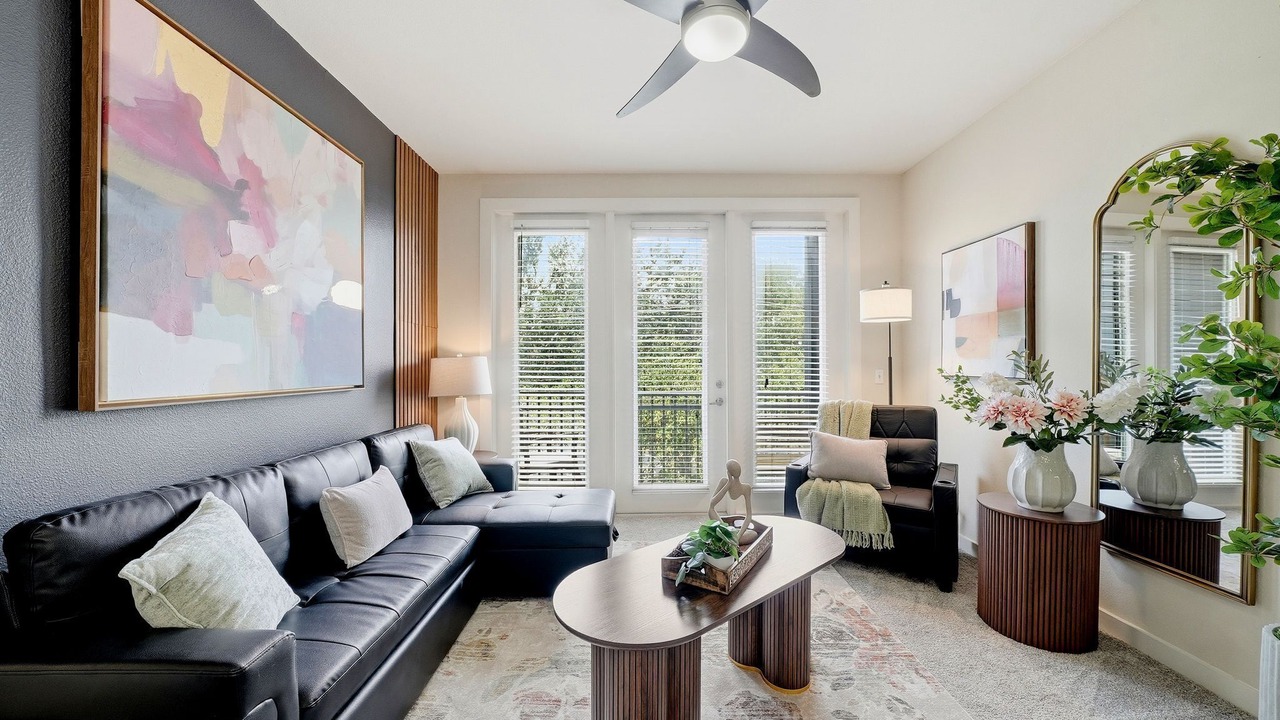 Photo of Livingroom in Courier City - Oscawana