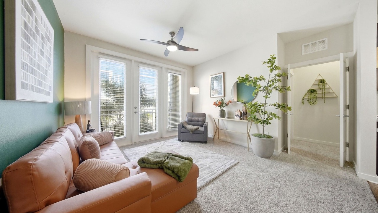 Photo of Livingroom in Courier City - Oscawana
