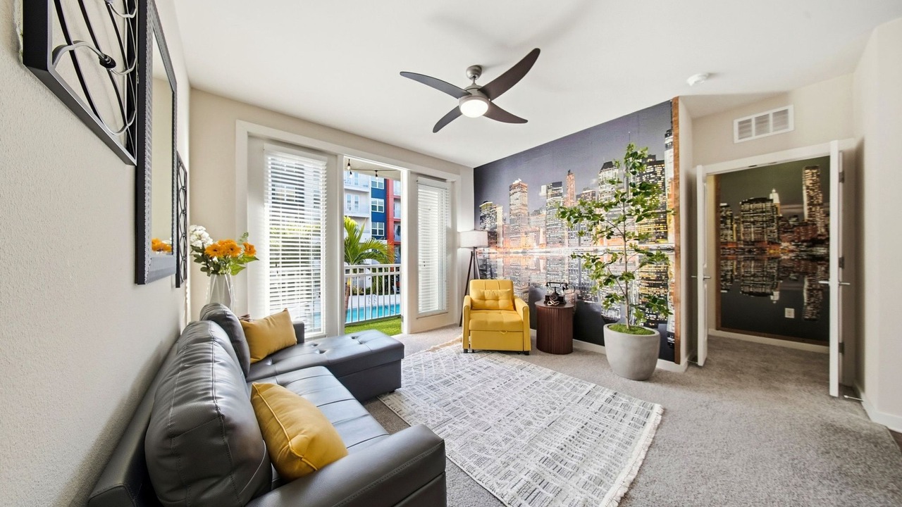 Photo of Livingroom in Courier City - Oscawana