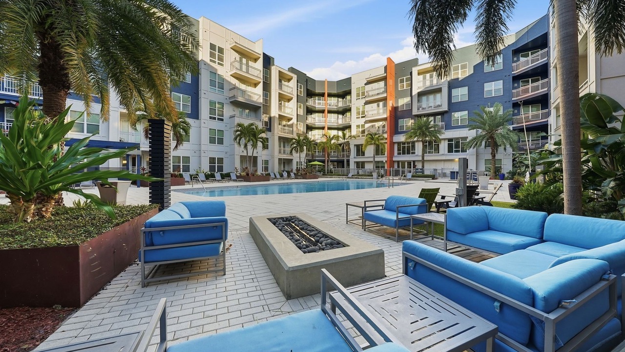 Photo of Patio Balcony in Courier City - Oscawana