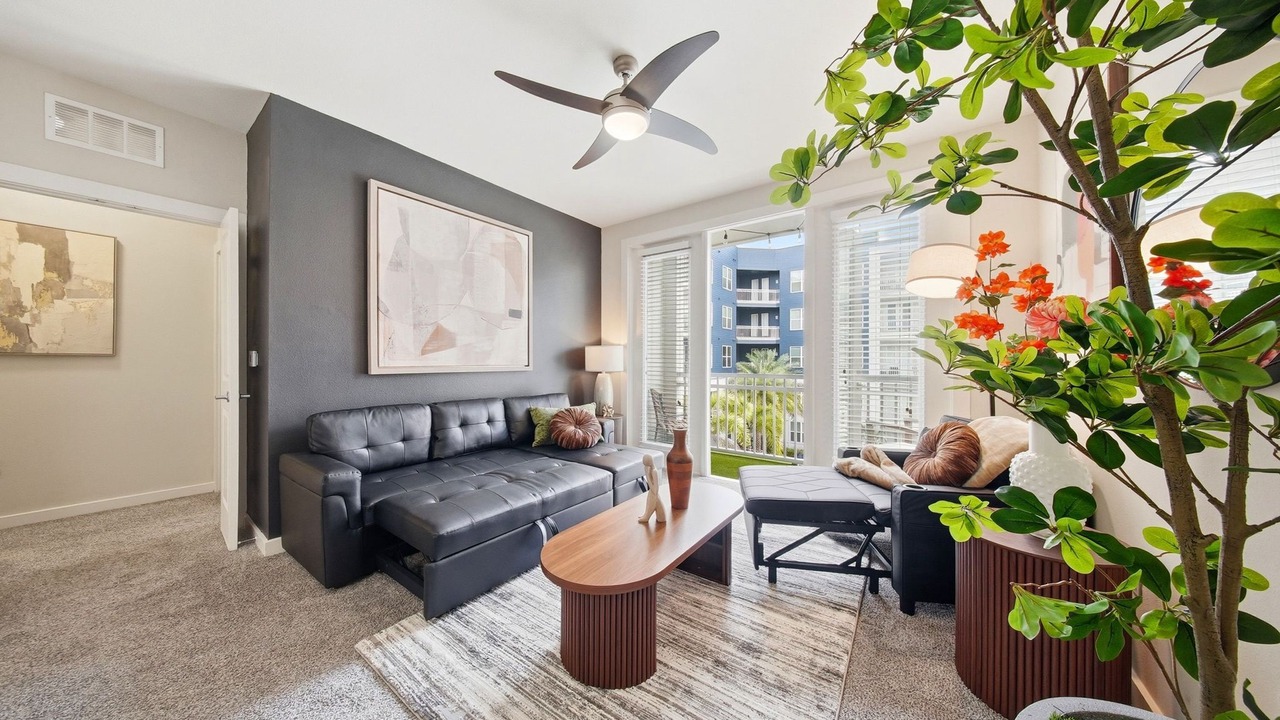 Photo of Livingroom in Courier City - Oscawana