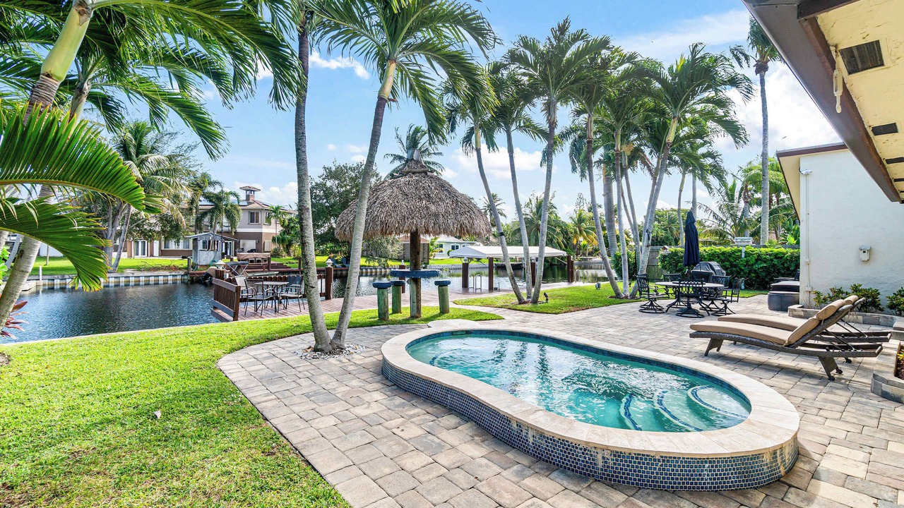 Photo of Patio Balcony in Tropic Palms