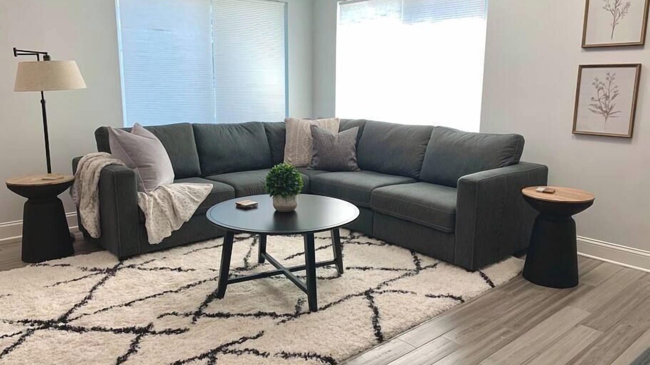 Photo of Livingroom in Neptune Beach