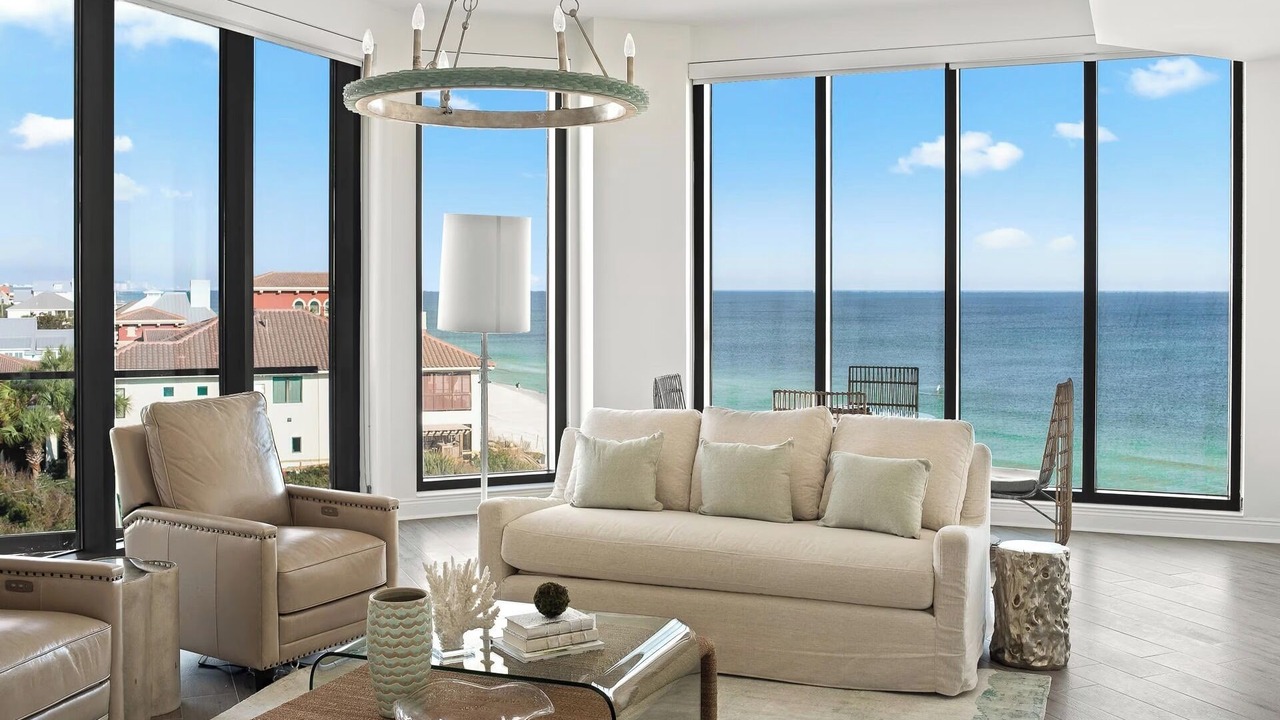Photo of Livingroom in Gulf Place