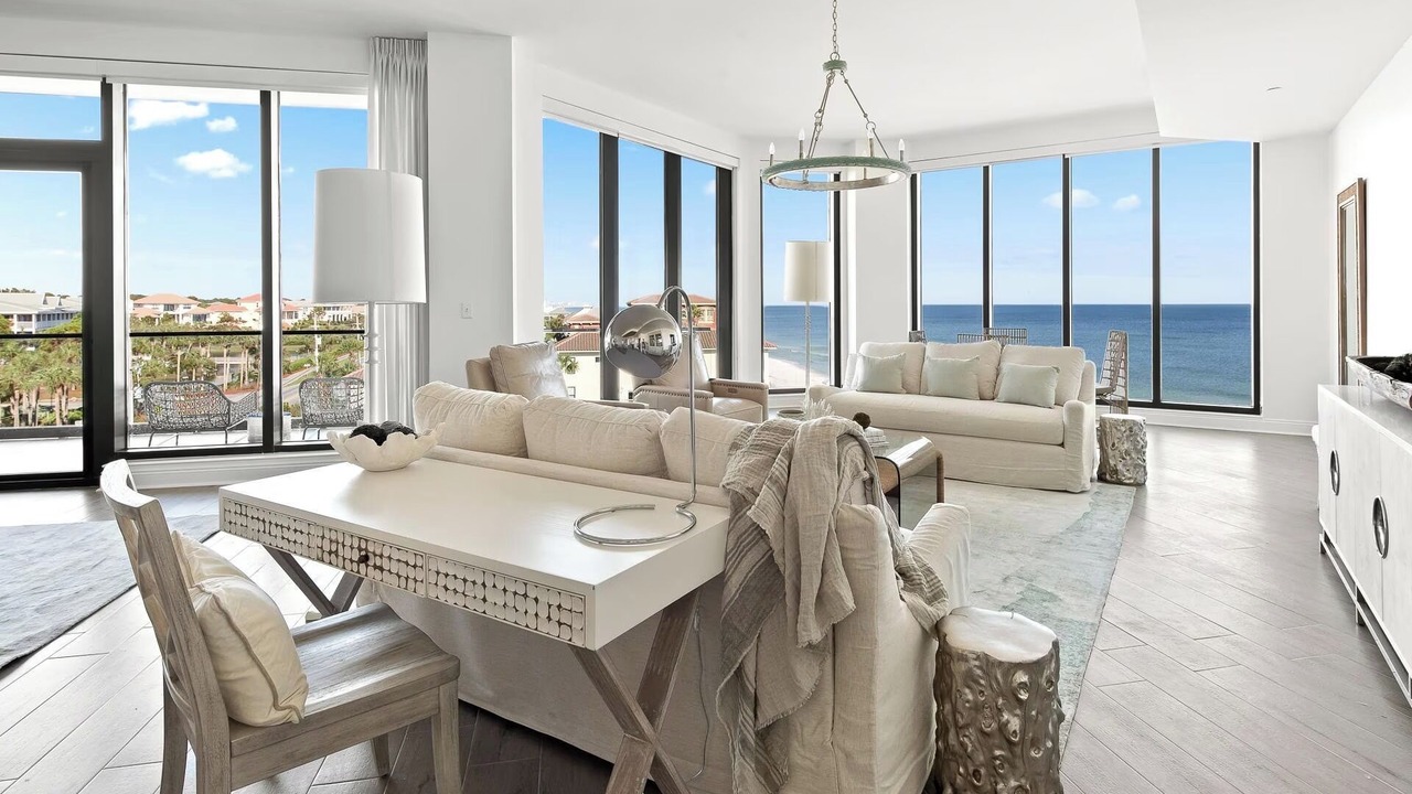 Photo of Livingroom in Gulf Place