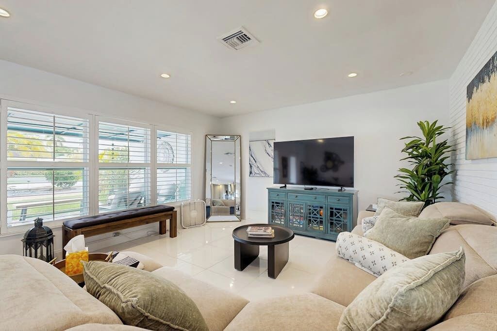 Photo of Livingroom in Coral Heights