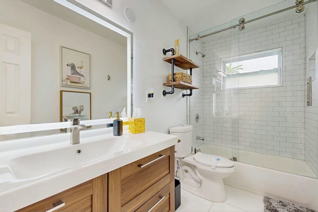 Photo of Bathroom in Coral Heights