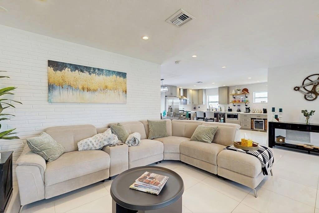 Photo of Livingroom in Coral Heights