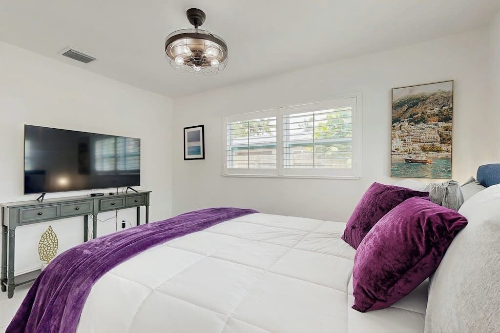 Photo of Bedroom in Coral Heights
