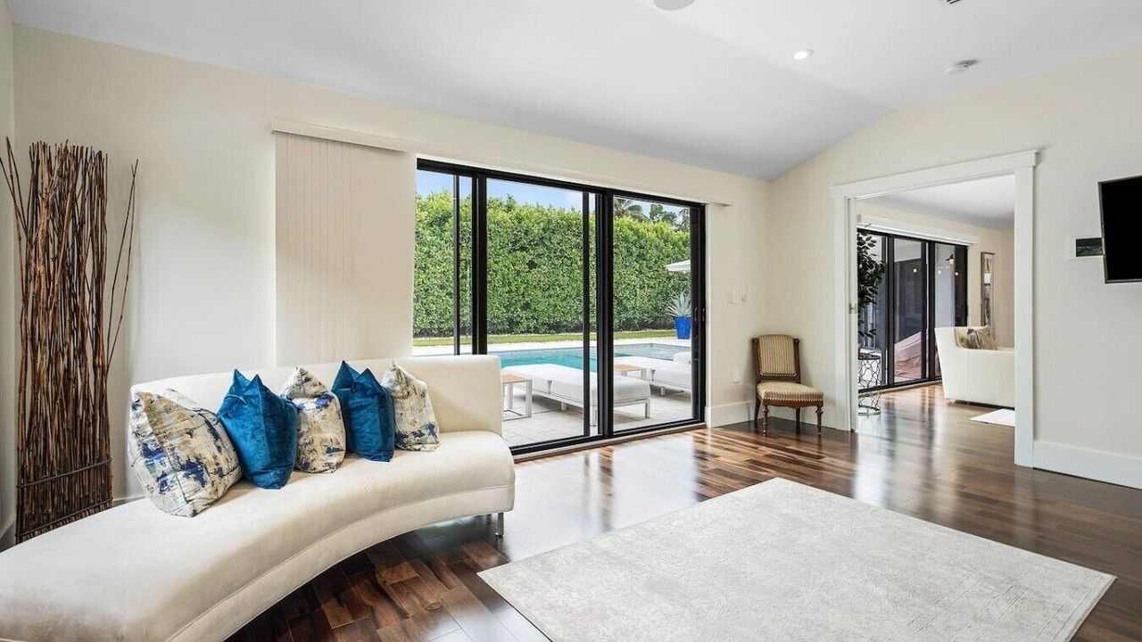Photo of Livingroom in Lake Ida Shores