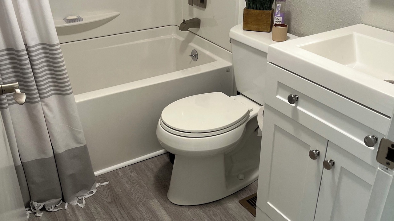 Photo of Bathroom in Pembroke Park