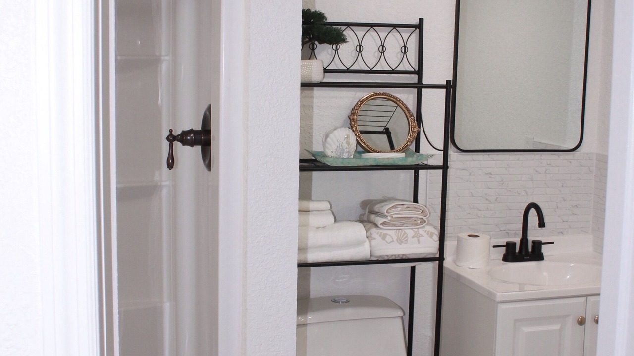 Photo of Bathroom in Regency Park