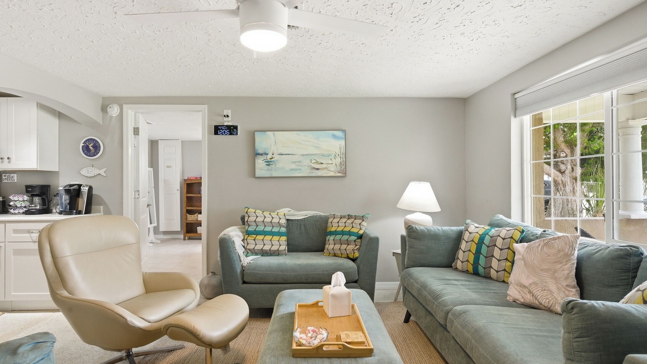 Photo of Livingroom in Hudson Beach Estates