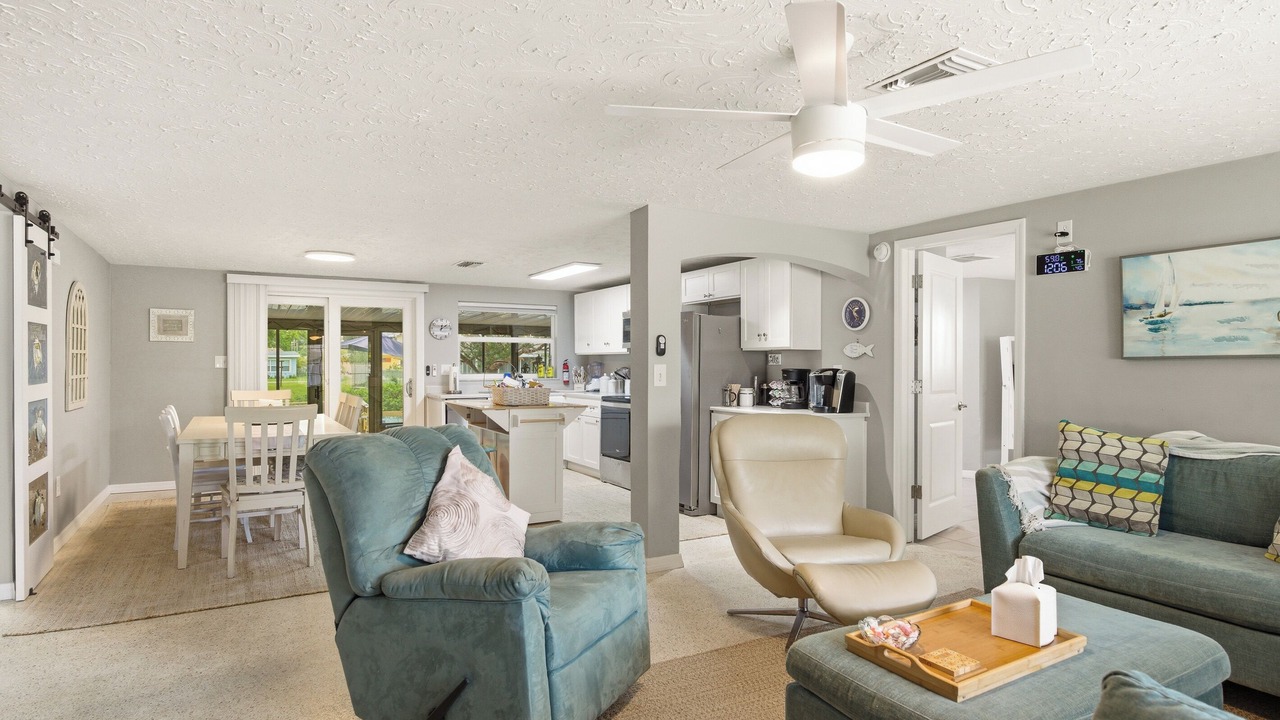 Photo of Livingroom in Hudson Beach Estates