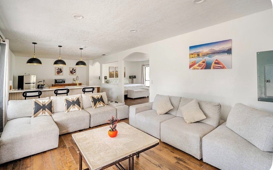 Photo of Livingroom in Egypt Lake-Leto