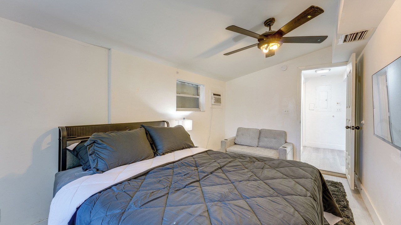 Photo of Bedroom in North Central Hollywood