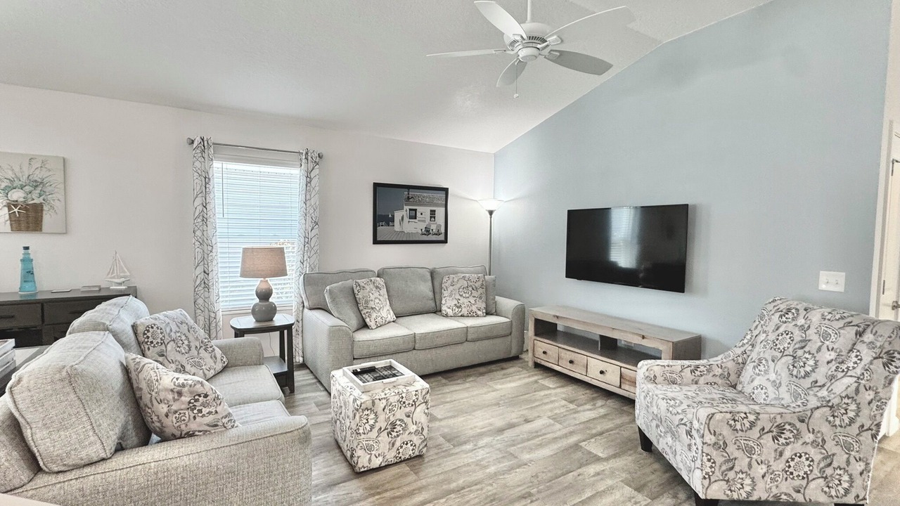 Photo of Livingroom in Candler