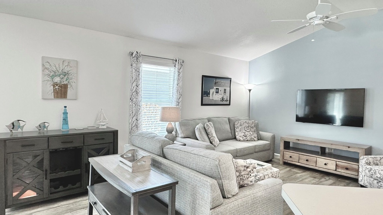 Photo of Livingroom in Candler