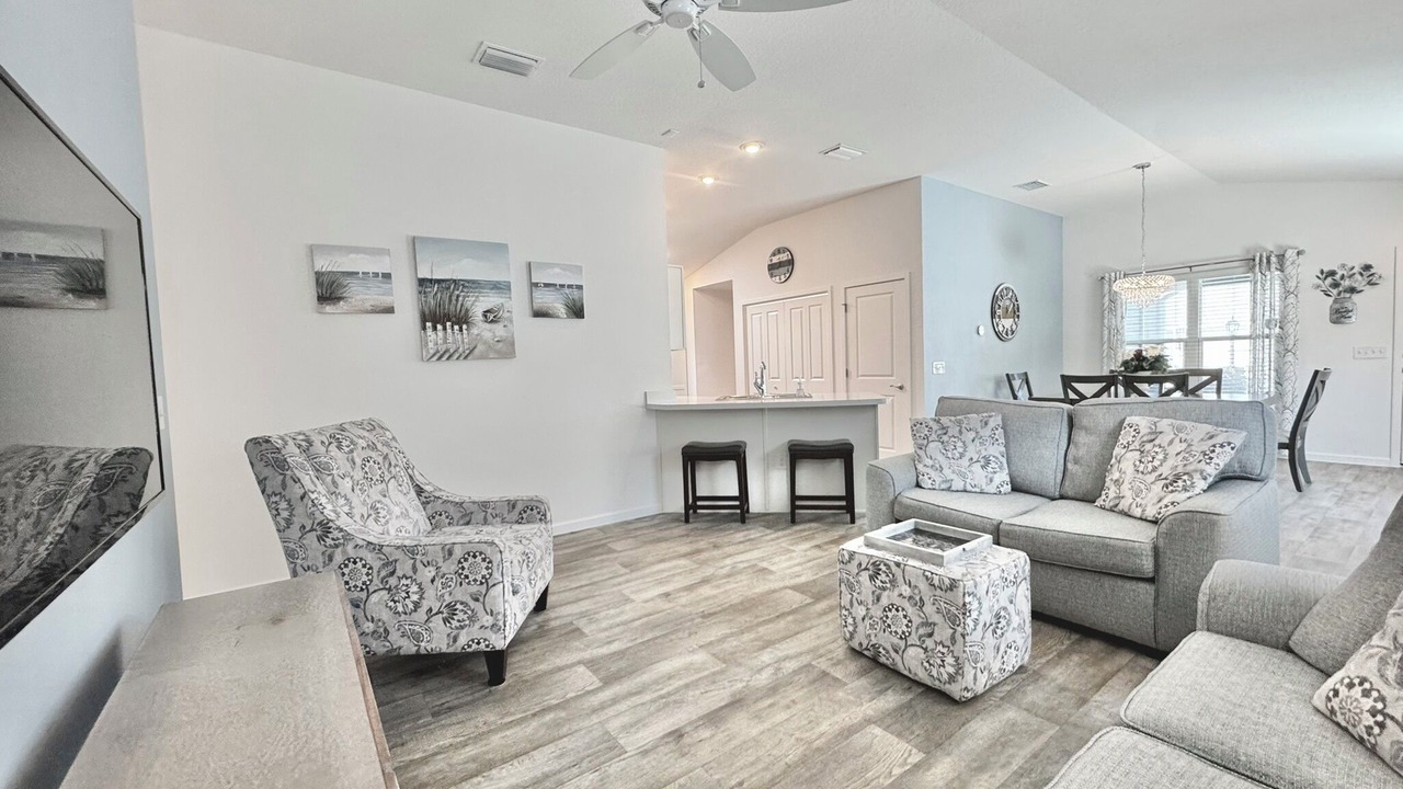 Photo of Livingroom in Candler