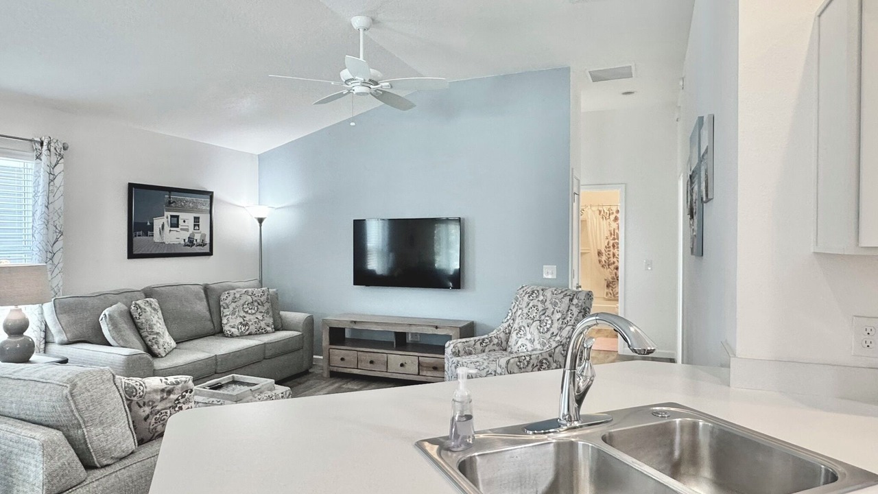 Photo of Livingroom in Candler