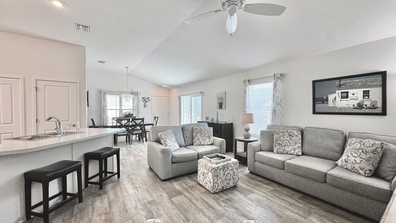 Photo of Livingroom in Candler
