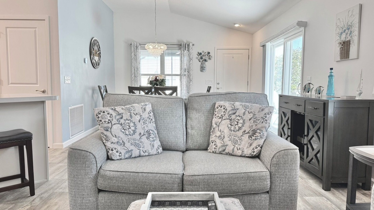 Photo of Livingroom in Candler