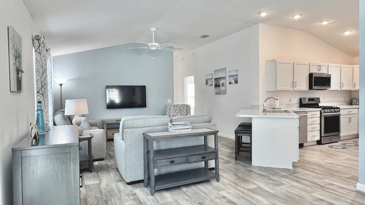 Photo of Livingroom in Candler